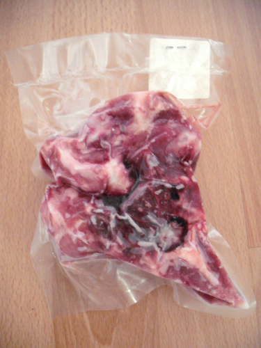 Tiefkühlware: Wildschweinknochen mit Fleisch